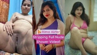 Desi influencer Rima Akter fully naked spreading pussy lips close up on cam