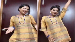 Desi College Girl Sucking Lover Dick While Recording Video