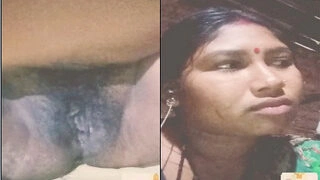 Desi Lankan Bhabhi Shows pussy On VC